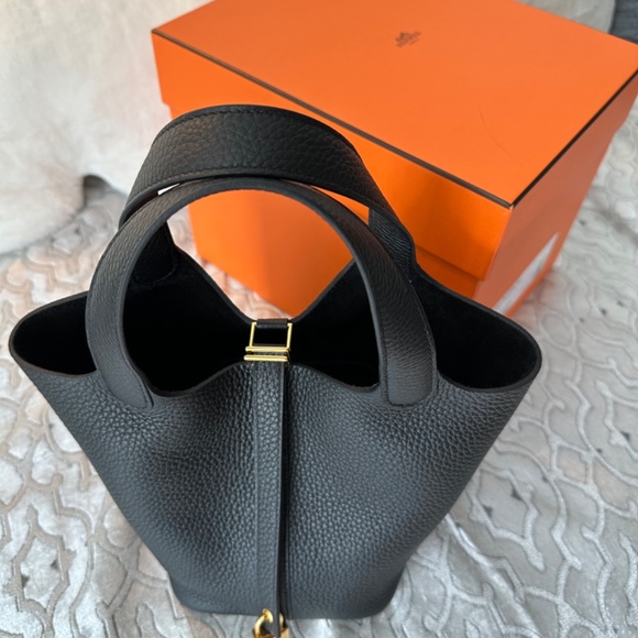 *SOLD*  Hermes Picotin 18 Noir with gold hardware - Picture 2 of 3